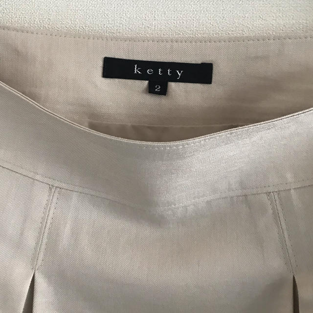ketty(ケティ)のKetty ケティのベージュ色スカート レディースのスカート(ひざ丈スカート)の商品写真