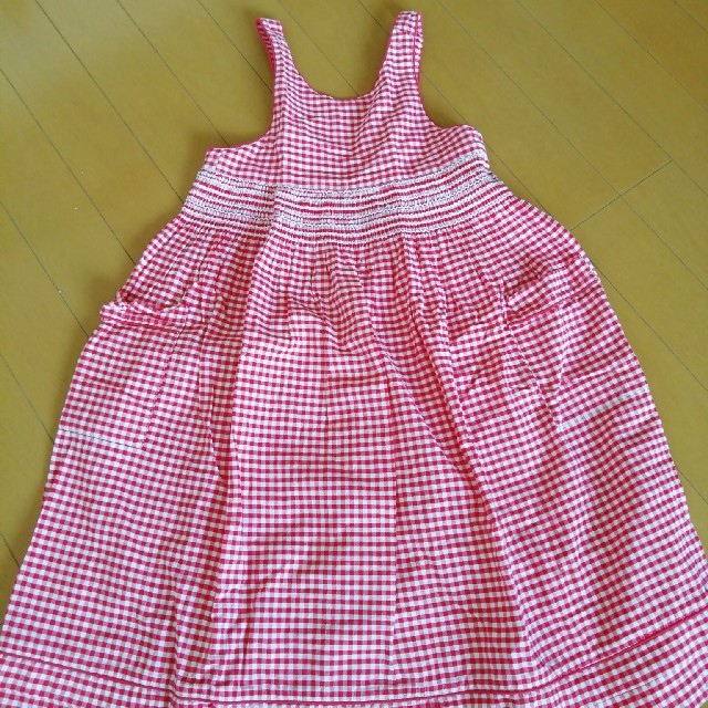 シリリュス　赤色チェックワンピース110 キッズ/ベビー/マタニティのキッズ服女の子用(90cm~)(ワンピース)の商品写真