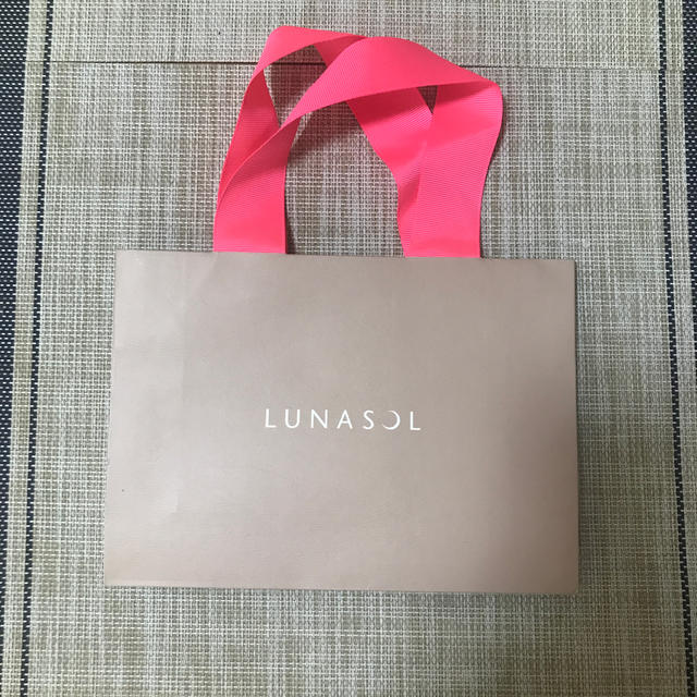 LUNASOL(ルナソル)のLUNASOL 紙袋 レディースのバッグ(ショップ袋)の商品写真