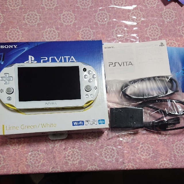 PlayStation Vita(プレイステーションヴィータ)のユウ様専用（PCH-2000シリーズ）Wi-Fiモデル … エンタメ/ホビーのゲームソフト/ゲーム機本体(携帯用ゲーム機本体)の商品写真