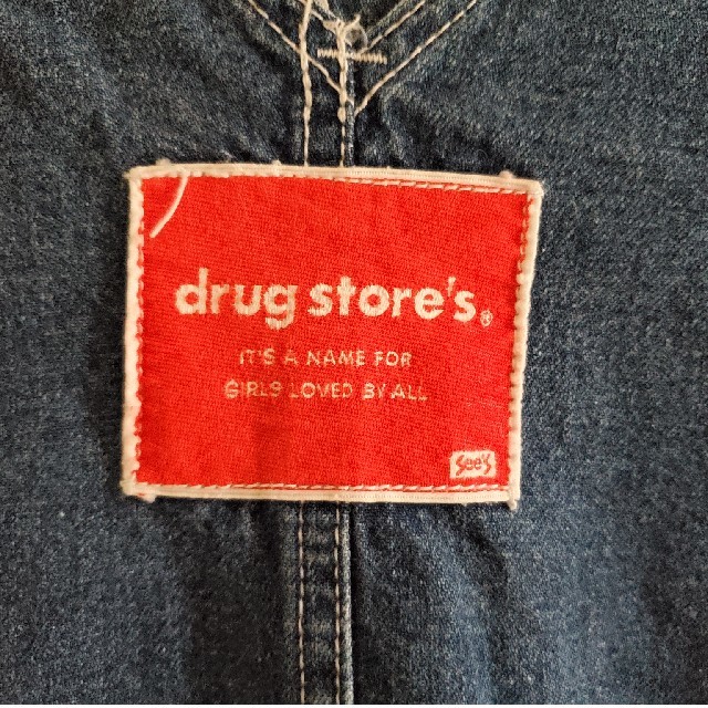 drug store's(ドラッグストアーズ)のDRUG STORES　短い丈のオーバーオール レディースのパンツ(サロペット/オーバーオール)の商品写真