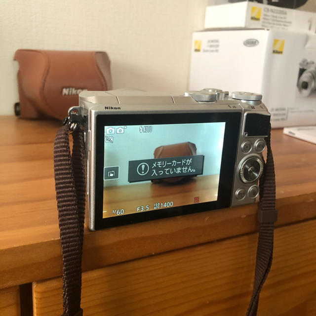 Nikon(ニコン)のNikon 1 j5 カメラカバー Nikkorレンズ用アダプター付き 美品 スマホ/家電/カメラのカメラ(ミラーレス一眼)の商品写真