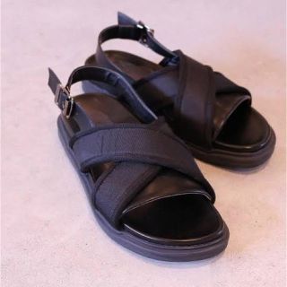 トゥデイフル(TODAYFUL)のtodayful"Cross Flat Sandals"(サンダル)