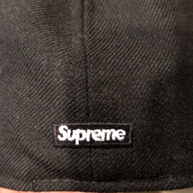 Supreme(シュプリーム)のSupreme NEWERA Cap 黒 レア メンズの帽子(キャップ)の商品写真