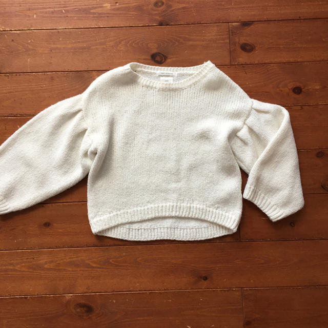 ZARA KIDS(ザラキッズ)のZARA KIDS ニット　ホワイト　122cm キッズ/ベビー/マタニティのキッズ服女の子用(90cm~)(ニット)の商品写真