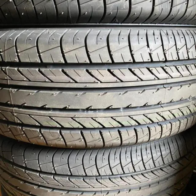 人気ブランドの 美品 ヨコハマタイヤ dB E70 225/55R18 タイヤ ...