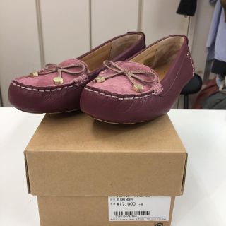 アグ(UGG)の美品！UGG BRINLEY レザー モカシン フラット シューズ 22.0cm(スリッポン/モカシン)