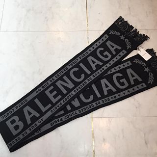 バレンシアガ(Balenciaga)の☆未使用品☆バレンシアガ フットボールスカーフ マフラー ロゴ ブラック(マフラー)