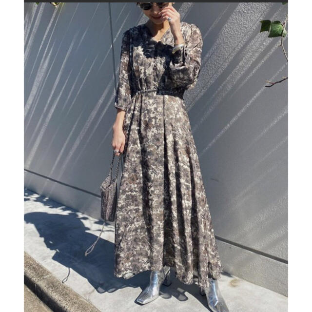 Ameri VINTAGE(アメリヴィンテージ)のタグ付き ameri  MONA DESIGN NECK DRESS レディースのワンピース(ロングワンピース/マキシワンピース)の商品写真