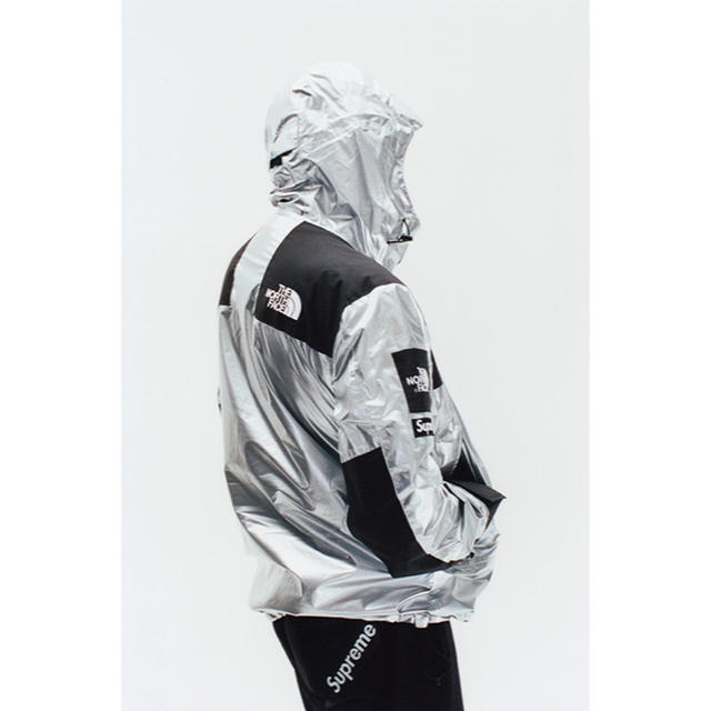 Supreme(シュプリーム)の新品未使用 M supreme the north face metallic メンズのジャケット/アウター(マウンテンパーカー)の商品写真