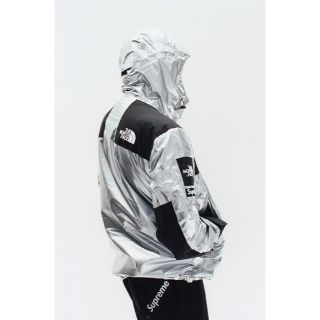 シュプリーム(Supreme)の新品未使用 M supreme the north face metallic(マウンテンパーカー)