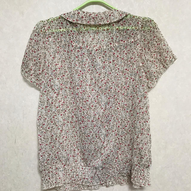 w closet(ダブルクローゼット)のw closet 花柄ブラウス  レディースのトップス(シャツ/ブラウス(半袖/袖なし))の商品写真