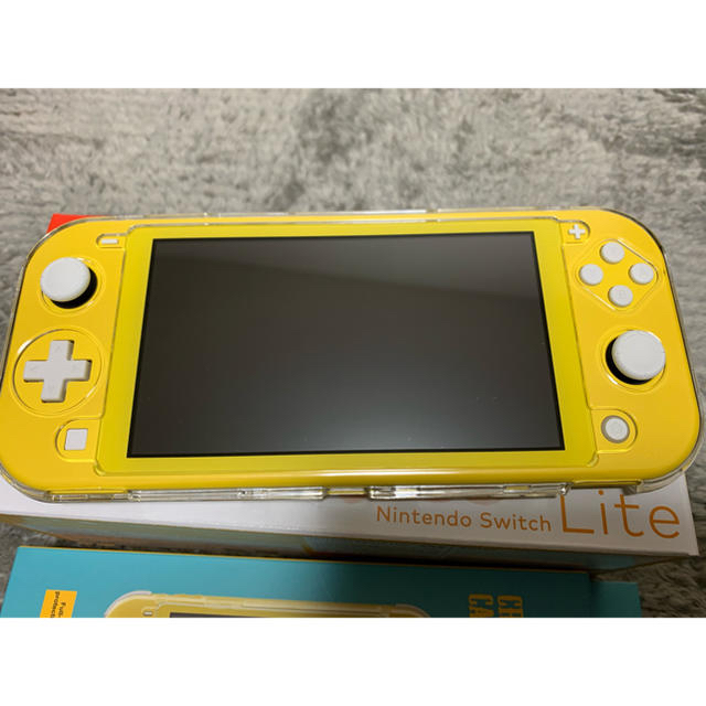 Nintendo Switch(ニンテンドースイッチ)の最安値　任天堂スイッチ　ライト　switch lite イエロー エンタメ/ホビーのゲームソフト/ゲーム機本体(携帯用ゲーム機本体)の商品写真