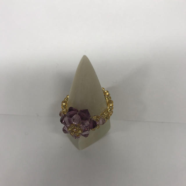 ビーズリング　黄色ビーズ×紫花 ハンドメイドのアクセサリー(リング)の商品写真