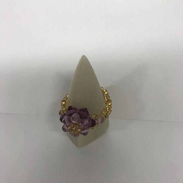 ビーズリング　黄色ビーズ×紫花 ハンドメイドのアクセサリー(リング)の商品写真
