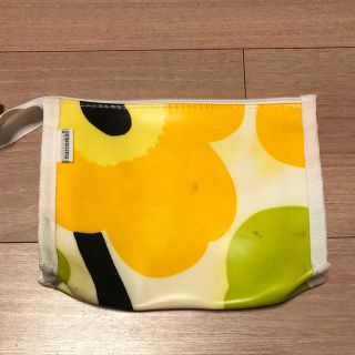 マリメッコ(marimekko)のマリメッコ   marimekko ウニッコ　ビニール　ポーチ　イエロー(ポーチ)