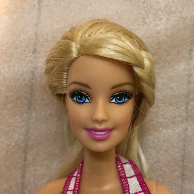 Barbie(バービー)のUSED バービー Barbie クローゼット＋人形１体＋衣装・小物込み キッズ/ベビー/マタニティのおもちゃ(ぬいぐるみ/人形)の商品写真