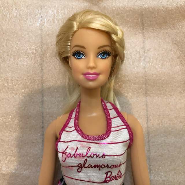 Barbie(バービー)のUSED バービー Barbie クローゼット＋人形１体＋衣装・小物込み キッズ/ベビー/マタニティのおもちゃ(ぬいぐるみ/人形)の商品写真