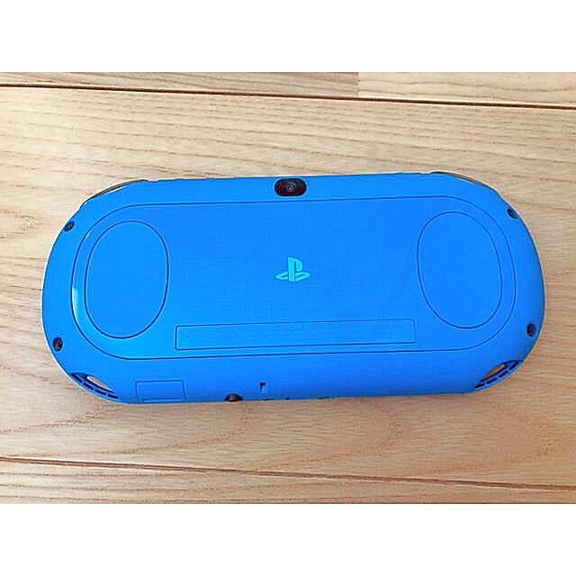 PlayStation Vita(プレイステーションヴィータ)の美品　PlayStation Vita ＋ソフト６本＋ケース２個 エンタメ/ホビーのゲームソフト/ゲーム機本体(携帯用ゲーム機本体)の商品写真