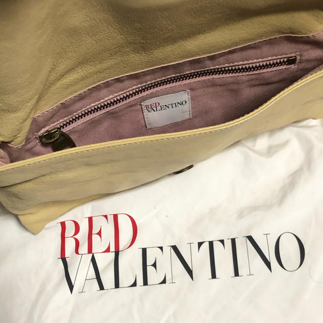 RED VALENTINO(レッドヴァレンティノ)のRED VALENTINO♡レッドヴァレンチノリボンバッグ レディースのバッグ(クラッチバッグ)の商品写真