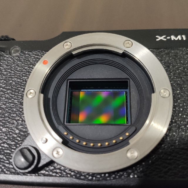 富士フイルム(フジフイルム)のミラーレス一眼 富士フィルム X-M1 ボディ グリップ付き！ スマホ/家電/カメラのカメラ(ミラーレス一眼)の商品写真