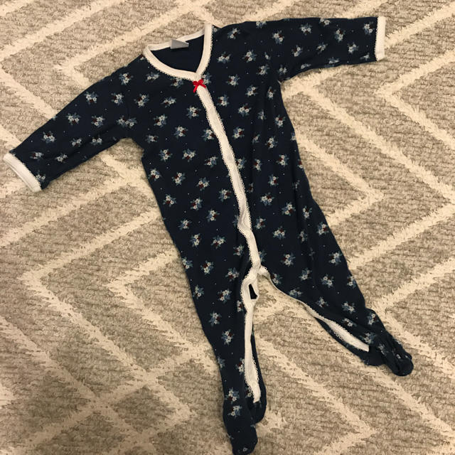 PETIT BATEAU(プチバトー)のプチバトー 花柄足つきロンパース 6m/67cm キッズ/ベビー/マタニティのベビー服(~85cm)(ロンパース)の商品写真