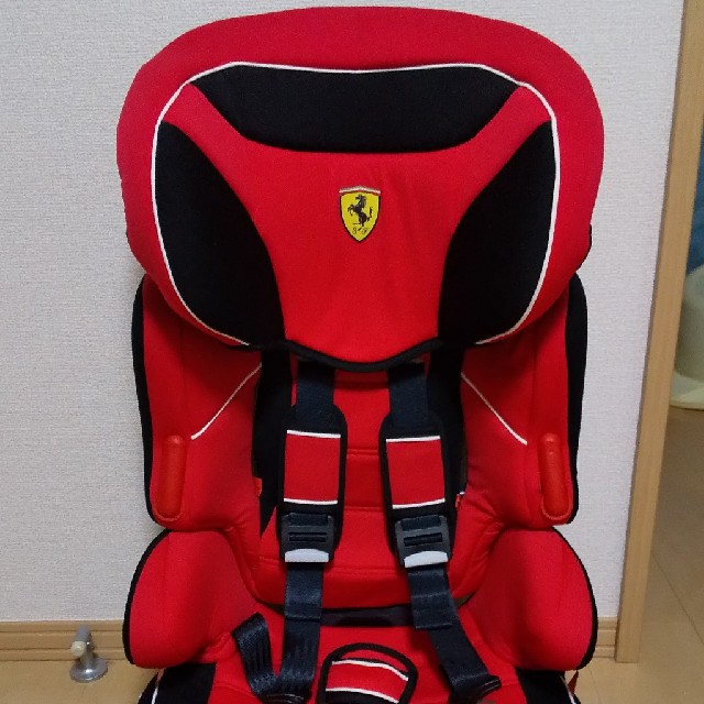 Ferrari(フェラーリ)のフェラーリ ジュニアシート  キッズ/ベビー/マタニティの外出/移動用品(自動車用チャイルドシート本体)の商品写真