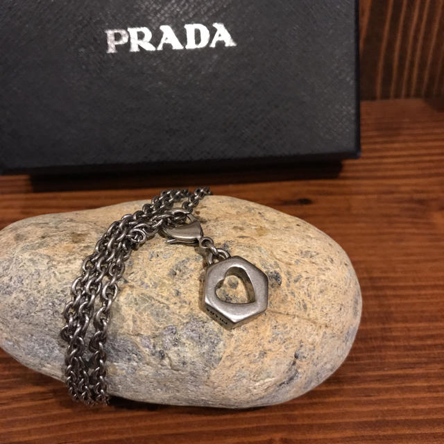 PRADA(プラダ)のプラダ　PRADA  財布キーチェーン　ハート　ネックレス　非売品　ノベルティー メンズのファッション小物(キーホルダー)の商品写真