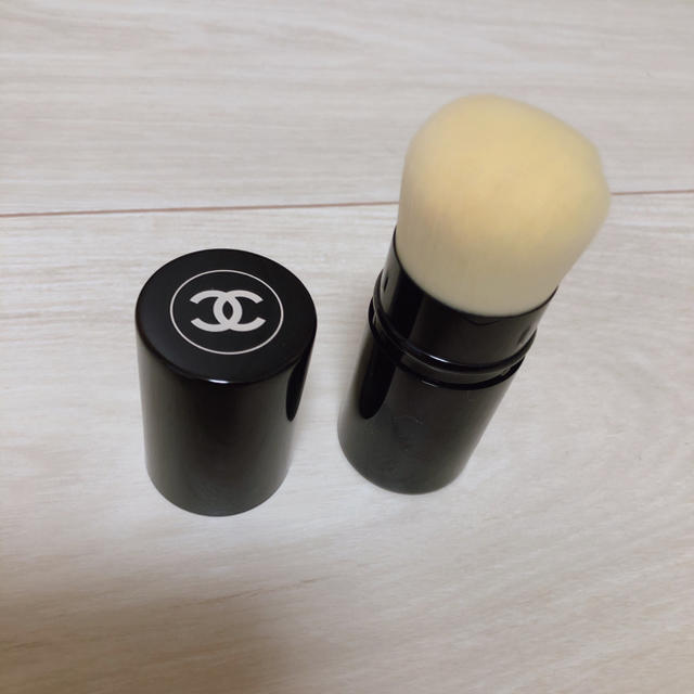 CHANEL(シャネル)のCHANEL フェイスブラシ ブラシ メイクブラシ コスメ/美容のメイク道具/ケアグッズ(ブラシ・チップ)の商品写真