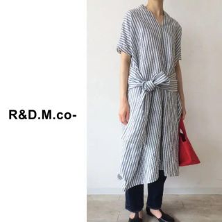 ネストローブ(nest Robe)のR&D.M.CO-（オールドマンズテーラー）| シルクリネンVネックリボンドレス(ロングワンピース/マキシワンピース)