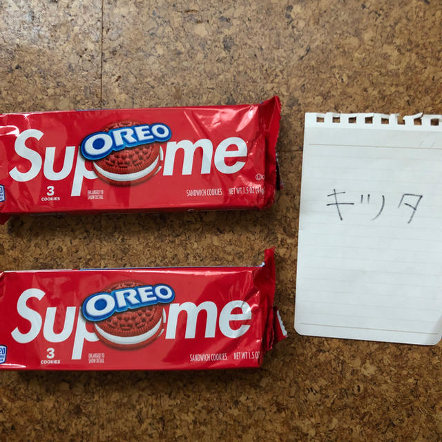 Supreme(シュプリーム)のSupreme®/OREO Cookies (Pack of 3) 2個セット 食品/飲料/酒の食品(菓子/デザート)の商品写真