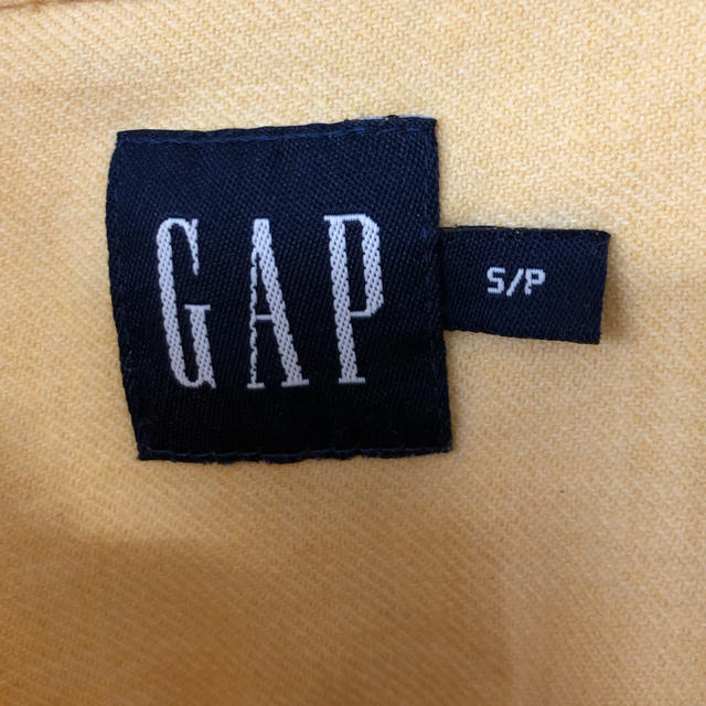 GAP(ギャップ)のGAP/ギャップ　カラーシャツ　イエロー メンズのトップス(シャツ)の商品写真