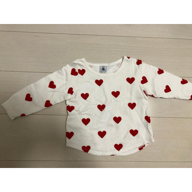 PETIT BATEAU(プチバトー)のtarac23様専用　プチバトー　上下ハートセット キッズ/ベビー/マタニティのベビー服(~85cm)(Ｔシャツ)の商品写真