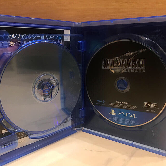 PlayStation4(プレイステーション4)の【PS4】ファイナルファンタジーⅦ リメイク FF7 美品(*´◒`*) エンタメ/ホビーのゲームソフト/ゲーム機本体(家庭用ゲームソフト)の商品写真