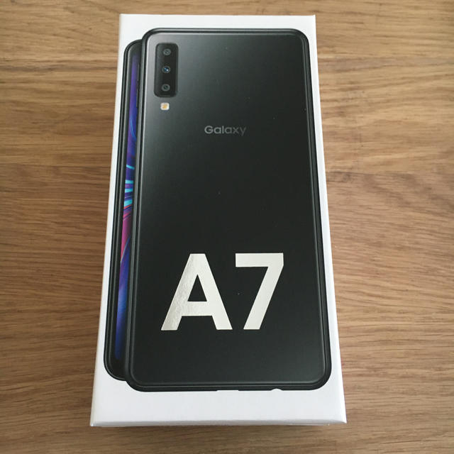 GALAXY A7 新品未使用