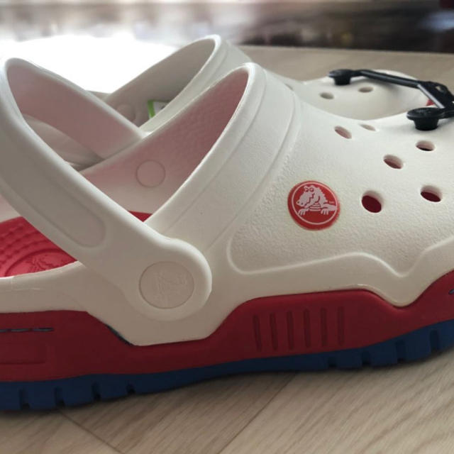 クロックス Crocs 22cm White/Red レディースの靴/シューズ(サンダル)の商品写真