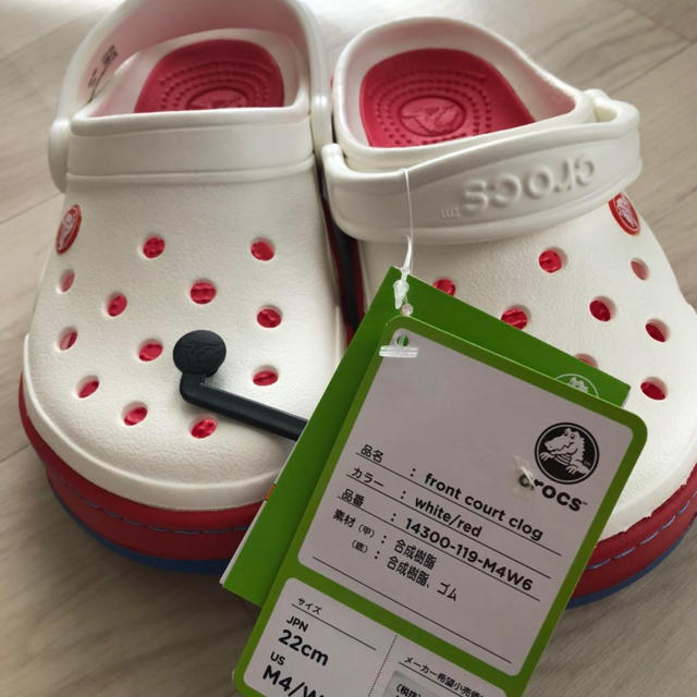 クロックス Crocs 22cm White/Red レディースの靴/シューズ(サンダル)の商品写真