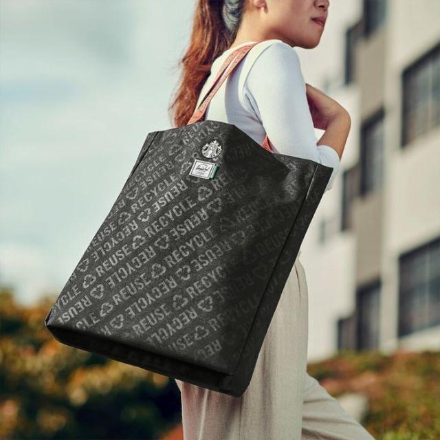 HERSCHEL(ハーシェル)のスターバックス：トートバッグ HERSCHEL ロゴ　台湾　スタバ　ハーシェル レディースのバッグ(トートバッグ)の商品写真