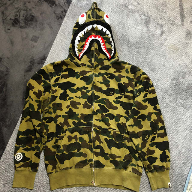 A BATHING APE(アベイシングエイプ)のアベイシングエイプ シャークパーカー カモ迷彩 Lサイズ メンズのトップス(パーカー)の商品写真