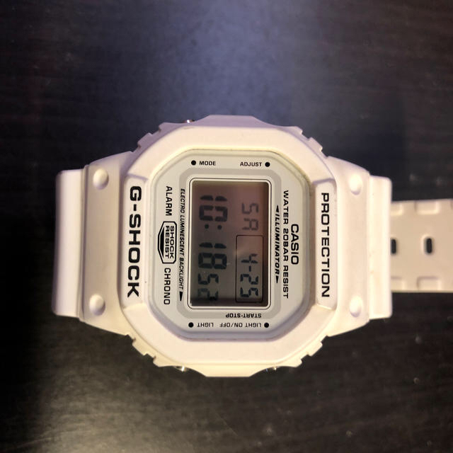 G-SHOCK(ジーショック)のG-shock white  メンズの時計(腕時計(デジタル))の商品写真