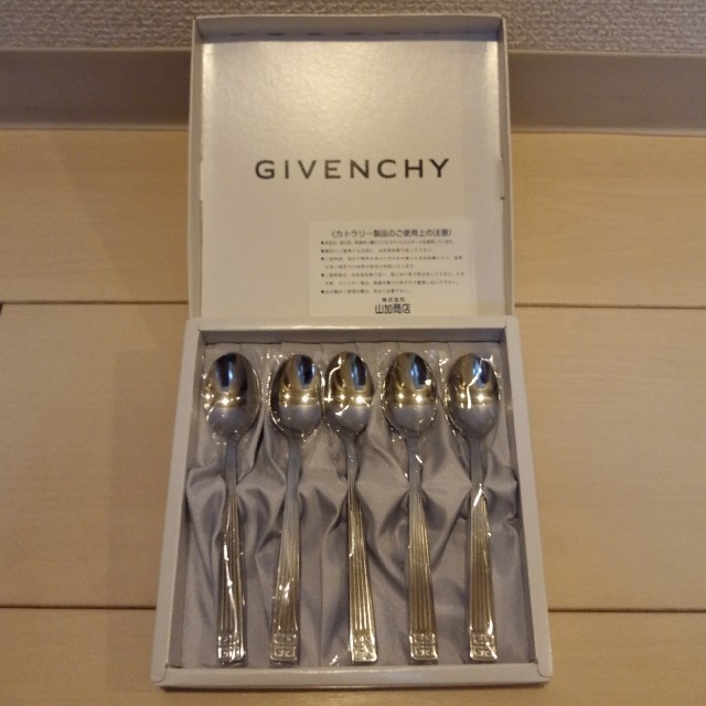 GIVENCHY(ジバンシィ)の宙太様専用　GIVENCHY コーヒースプーン　セット インテリア/住まい/日用品のキッチン/食器(カトラリー/箸)の商品写真