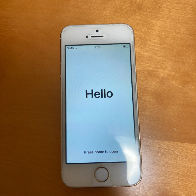 iPhone(アイフォーン)のiPhone SE Gold 16 GB SIMフリー 保護フィルム&カバー付き スマホ/家電/カメラのスマートフォン/携帯電話(スマートフォン本体)の商品写真