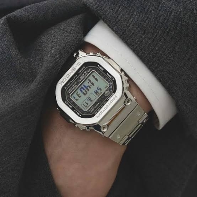 G-SHOCK(ジーショック)の【新品未使用】G-SHOCK GMW-B5000D-1JF フルメタルシルバー メンズの時計(腕時計(デジタル))の商品写真