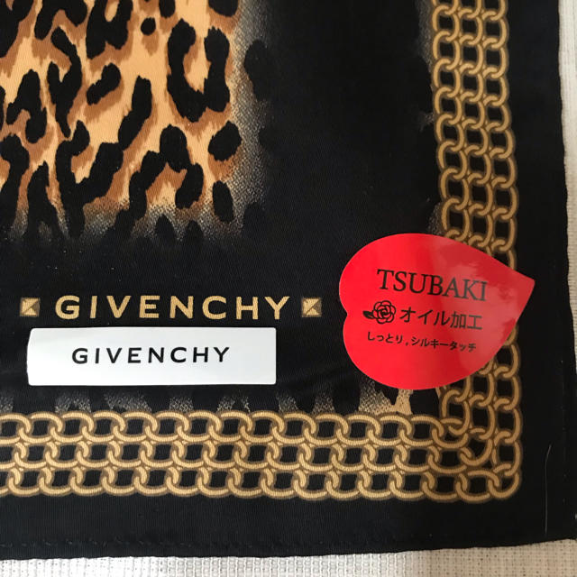 GIVENCHY(ジバンシィ)の★ジバンシィ ジバンシー★大判 ハンカチ バンダナ 黒 レオパード 豹柄 新品 レディースのファッション小物(ハンカチ)の商品写真