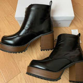 イング(INGNI)のINGNI フロントジップブーツ　新品　黒　Mサイズ(ブーツ)