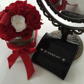 ジバンシィ(GIVENCHY)の美品✨ジバンシー 折りたたみ財布(財布)