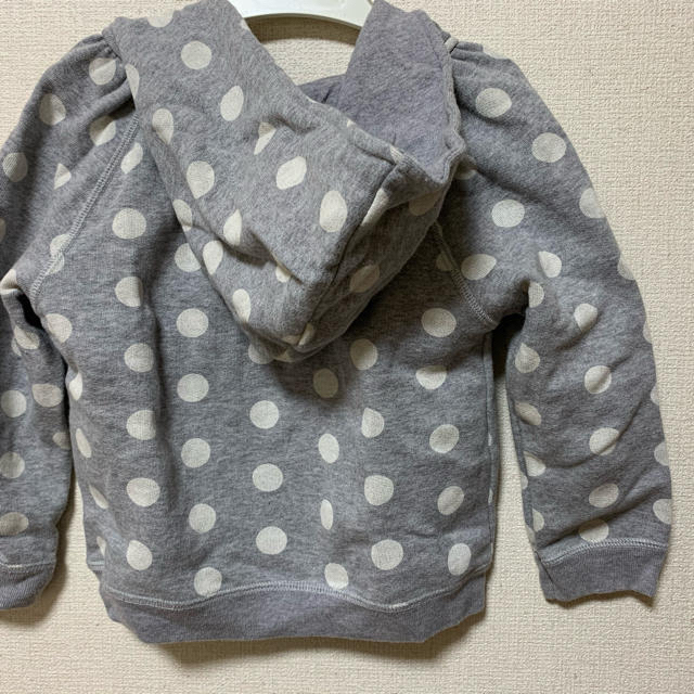 PETIT BATEAU(プチバトー)の再々値下げ！【プチバトー】大きいドット柄パーカー キッズ/ベビー/マタニティのキッズ服女の子用(90cm~)(Tシャツ/カットソー)の商品写真