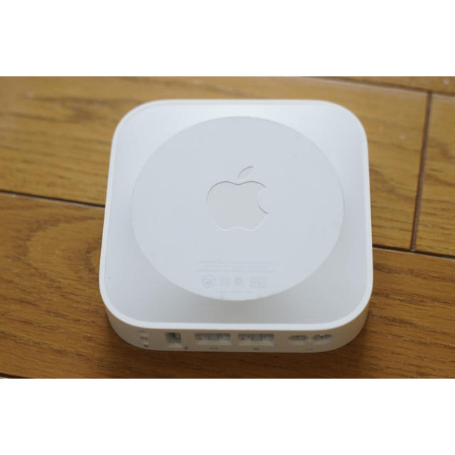 Apple(アップル)のApple AirMac Express 802.11n (第2世代) 中古 スマホ/家電/カメラのPC/タブレット(PC周辺機器)の商品写真