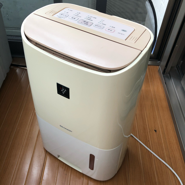 【衣類乾燥付き】SHARP 除湿機　CV-E71-W