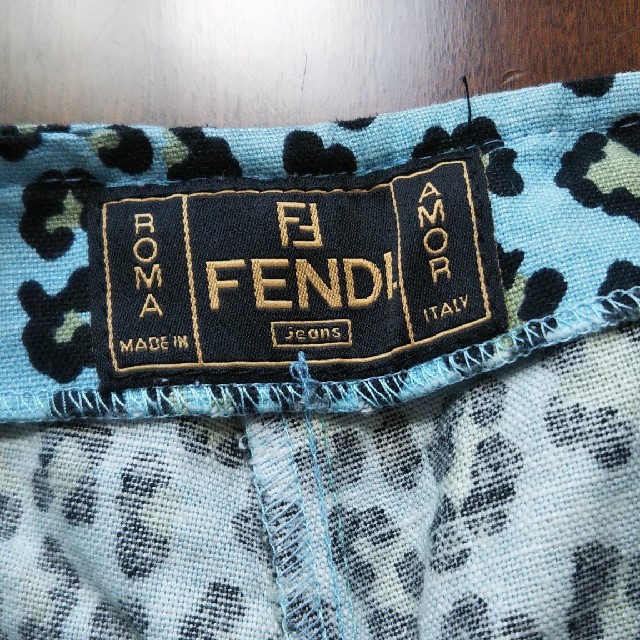 FENDI(フェンディ)の再お値下げフェンディ、サブリナパンツ レディースのパンツ(クロップドパンツ)の商品写真
